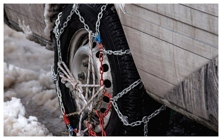 Mόνο με χρήση αντιολισθητικών αλυσίδων η κυκλοφορία των οχημάτων στην παλιά Εθνική οδό Αθηνών - Θηβών