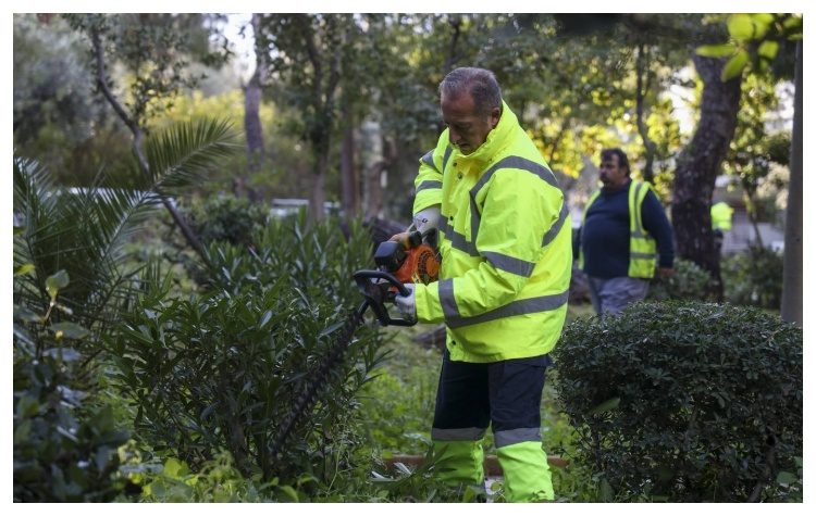 Εργασίες καλλωπισμού στη περιοχή της Αγίας Φιλοθέης από τις υπηρεσίες του Δήμου Αμαρουσίου