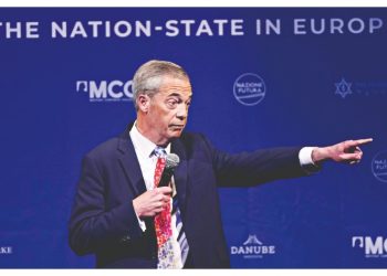 Μεγάλη Βρετανία: Τα πάνω-κάτω μέσω… Μασκ