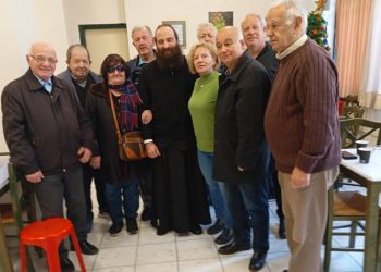 Κεράσματα στα ΚΑΠΗ Νέας Φιλαδέλφειας - Νέας Χαλκηδόνας για τη γιορτή του δημάρχου