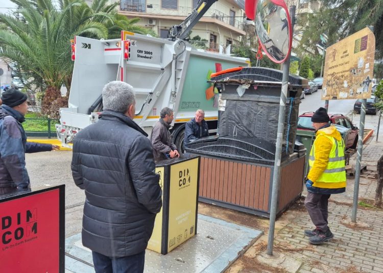 Άδειασαν και σφραγίστηκαν οι υπόγειοι κάδοι στη Νέα Ιωνία