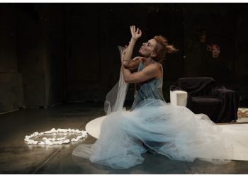 Το «Φλάι» της Στέλλας Ζαφειροπούλου στο θέατρο OLVIO