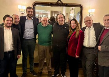 Υπηρεσίες Κοιμητηρίων και ΚΕΠ: Έκοψαν την πίτα τους και αντάλλαξαν ευχές