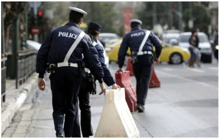 Κυκλοφοριακές ρυθμίσεις σήμερα και αύριο στην Αθήνα για την κηδεία του Κώστα Σημίτη