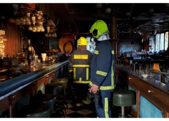 Φωτιά σε καφετέρια στην Πεντέλη, καταστράφηκε μέρος του καταστήματος