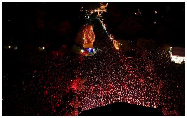 Φαντασμαγορική η υποδοχή του νέου χρόνου στο Χριστουγεννιάτικο Χωριό της Περιφέρειας Αττικής