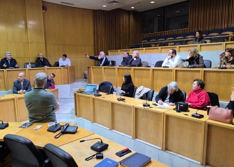 Δημόσια διαβούλευση για τη βελτίωση των οδών Πέραν και Κ. Βάρναλη