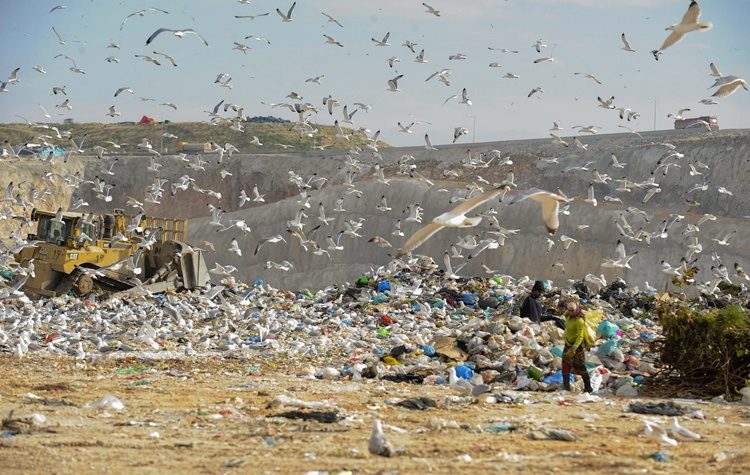 Κοινωνίας Βήμα: «Σε στραγγαλισμό των Δήμων προχωρούν Κυβέρνηση και Περιφέρεια Αττικής»