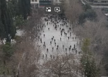 Επεισόδια στο Σύνταγμα- Σε πεδίο μάχης έχει μετατραπεί το σημείο