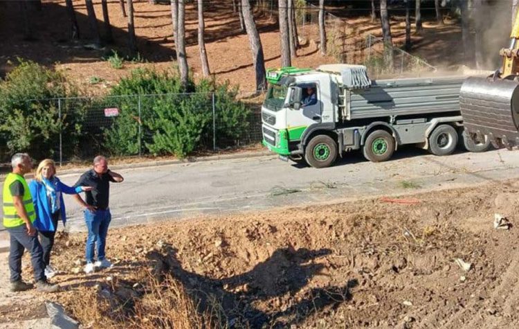 Εργασίες καθαρισμού ρεμάτων πυρόπληκτων περιοχών