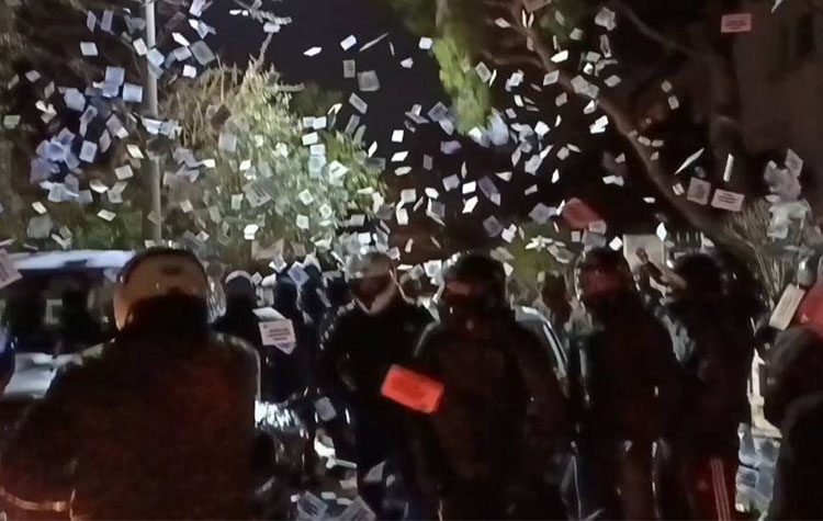 Παρέμβαση «Ρουβίκωνα» στο σπίτι του Κ. Τασούλα στην Κηφισιά