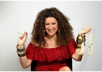 Κατερίνα Βρανά: Final Countdown της sold out παράστασης «Ντερμπεντέρισσα»