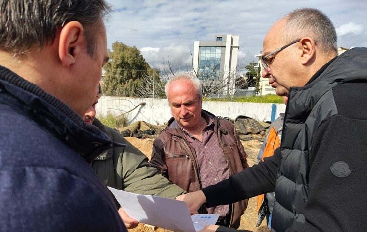 Ξεκίνησαν οι εργασίες ανακατασκευής των γηπέδων ποδοσφαίρου 5Χ5 επί των οδών Διός και Σάμου