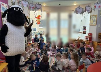 Ο Χαράλαμπος Μπονάτσος σε ρόλο… έκπληξη στους παιδικούς σταθμούς του Δήμου Φιλοθέης – Ψυχικού