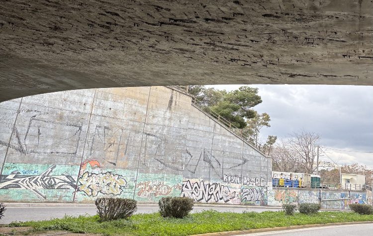 Μέτρα για τις φθορές στη σήραγγα της Λεωφ. Εθνικής Αντιστάσεως ζητάει ο Δήμος