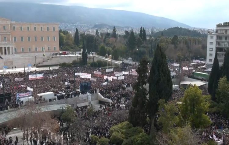 Συγκέντρωση για την τραγωδία στα Τέμπη: Κλειστό το Κέντρο της Αθήνας- Κοσμοπλημμύρα (ΦΩΤΟ- ΒΙΝΤΕΟ)