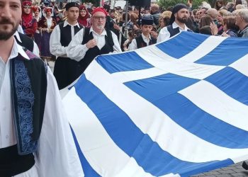 Το Χαλάνδρι τίμησε την 25η Μαρτίου - Τα μηνύματα και η παρέλαση (Φωτογραφίες)