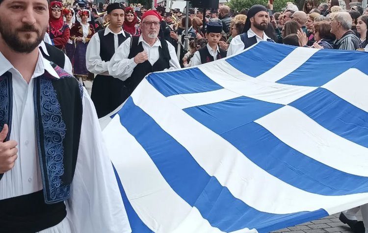 Το Χαλάνδρι τίμησε την 25η Μαρτίου - Τα μηνύματα και η παρέλαση (Φωτογραφίες)
