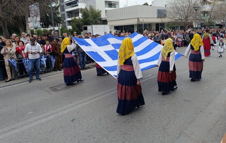 Παρέλαση 25ης Μαρτίου: «Πλημμύρισε» από νιάτα η Αγία Παρασκευή