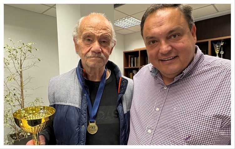 Βράβευση Χρήστου Χρηστίδη από τον Δήμαρχο Φιλοθέης - Ψυχικού