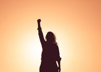 ΠΕΝΤΕΛΗ ΠΟΛΗ ΠΡΟΤΥΠΟ: «Ο κόσμος δεν αλλάζει με την σιωπή»