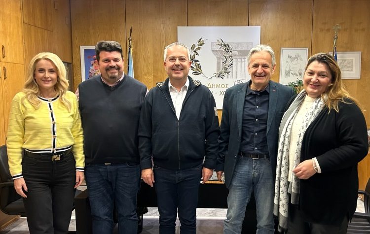 Ο Σύλλογος Πελοποννησίων πήγε… Δημαρχείο Χολαργού