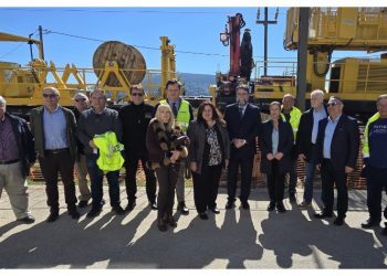 Συνάντηση με φόντο τους σταθμούς Αγίου Στεφάνου και Κρυονερίου