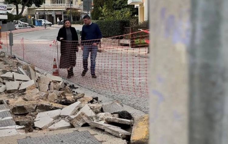 «Λίφτινγκ» στα πεζοδρόμια της οδού Ειρήνης