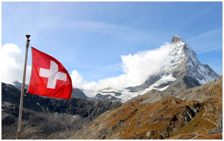 Από ποια χώρα κινδυνεύει να δεχτεί επίθεση η Ελβετία;