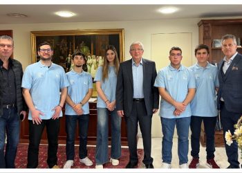 Την DSA Racing Team που συμμετέχει στο F1 in School υποδέχθηκε ο Θ. Αμπατζόγλου