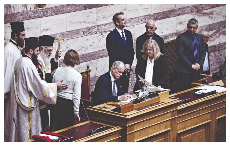 Νέο σχήμα, νέο σκηνικό