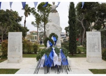 Μαθητές και φορείς του Αμαρουσίου απέτειναν φόρο τιμής στους ήρωες του 1821