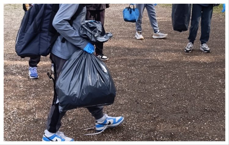 Καθαρισμός στο δάσος Συγγρού από μαθητές του 18ου Δημοτικού Σχολείου Αμαρουσίου