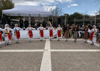 Στη Νέα Ερυθραία γιόρτασαν μικροί και μεγάλοι την Καθαρά Δευτέρα