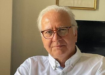 Ο πρόεδρος του Εμπορικού Συλλόγου Αθηνών Θάνος Τσαγγάρης κλείνει το κατάστημά του στην Κηφισιά