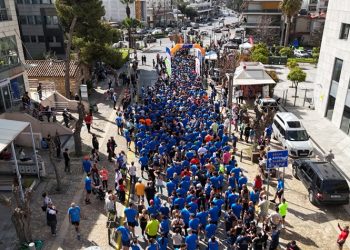 Δεν τρέχουμε. Ζούμε…