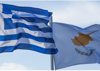 Το Κυπριακό είναι… κατοχικά οδοφράγματα, αποναρκοθέτηση, φωτοβολταϊκά, κοιμητήρια;