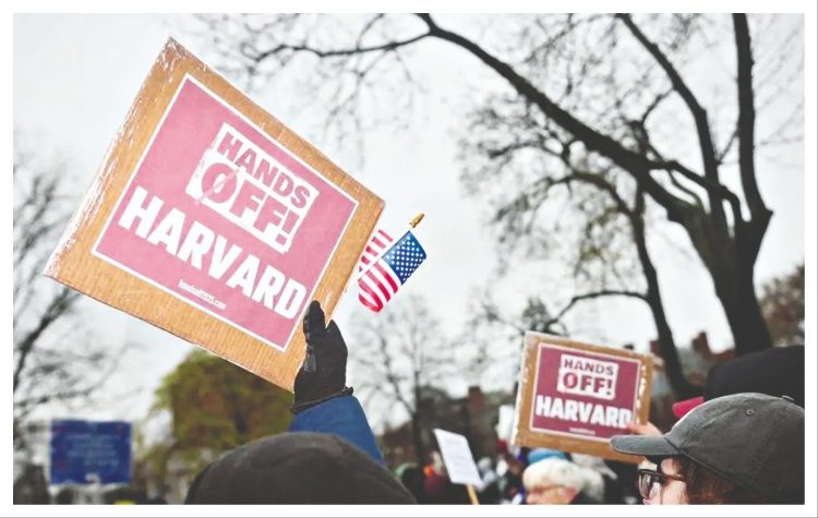 Ντόναλντ Τραμπ: Ο πόλεμος του… Χάρβαρντ