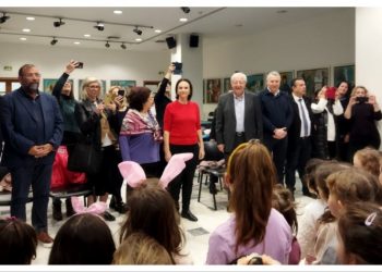 Τα «κάλαντα του Λαζάρου» τραγούδησαν στο δήμαρχο Αμαρουσίου τα παιδιά του 5ου Νηπιαγωγείου