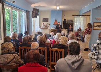 Πασχαλινές ευχές και δώρα στα ΚΑΠΗ του Δήμου Κηφισιάς