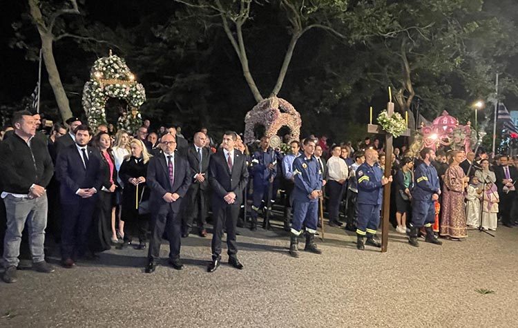 Περιφορά και συνάντηση Επιταφίων στην Πλατεία Πλατάνου Κηφισιάς