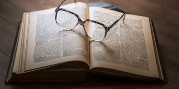 «Κοινωνία Παρούσα»: Παρουσίαση του βιβλίου «…για ν’ ανέβουν ένα σκαλοπάτι…» στην Κηφισιά