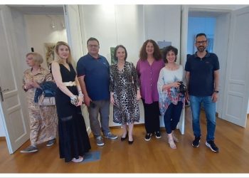 Εκπροσώπηση του Δήμου Αμαρουσίου στα εγκαίνια της εντυπωσιακής έκθεσης φωτογραφίας του Ομίλου Oikodetectives 2024-2025 του 1ου Πειραματικού Γυμνασίου Αμαρουσίου