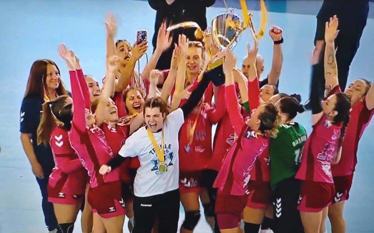 Η “χρυσή βίβλος” της Α1 χάντμπολ γυναικών μετά την επιτυχία του ΟΦΝΙ