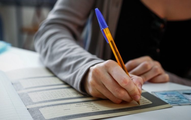 Πανελλαδικές εξετάσεις: Ευχές αιρετών και γονέων στους υποψηφίους