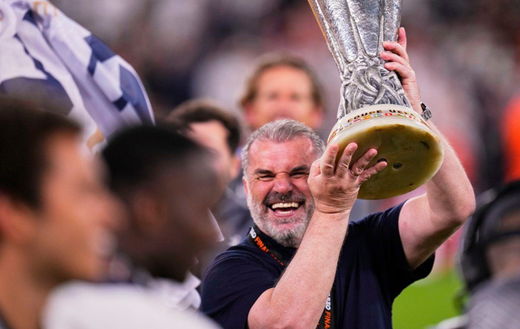 Άγγελος Ποστέκογλου: Από τη Νέα Φιλαδέλφεια στο Μουντιάλ και την κορυφή της Ευρώπης!