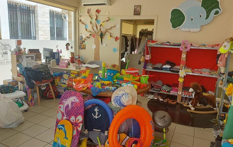 Κοινωνική Ιματιοθήκη Δήμου Διονύσου: Συνεχίζει το έργο της, καλεί σε στήριξη