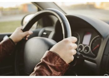 Νέος ΚΟΚ: Οι ποινές για όσους οδηγούν χωρίς δίπλωμα