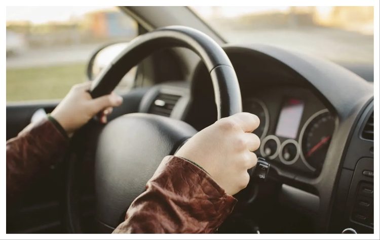 Νέος ΚΟΚ: Οι ποινές για όσους οδηγούν χωρίς δίπλωμα