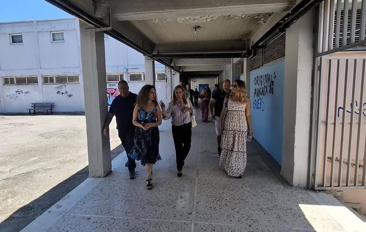 Επίσκεψη της Ζωής Ράπτη στο 1ο ΕΠΑΛ Νέας Φιλαδέλφειας για το κτιριακό ζήτημα του σχολείου